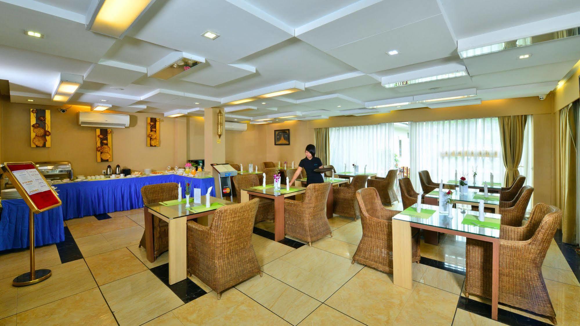 Business Alliance Hotel Yangon Exterior foto